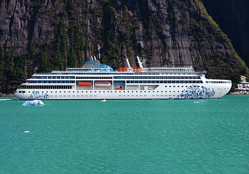 Ice-class cruise ship 